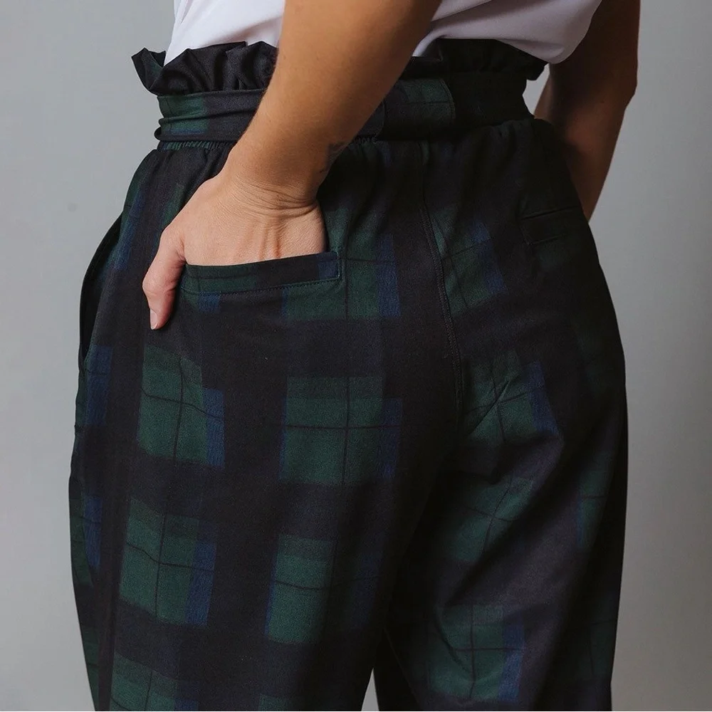 EUC Albion Matching Set 9 to 9 Boss Tee Bow Belt Cropped Pants Mistletoe Green